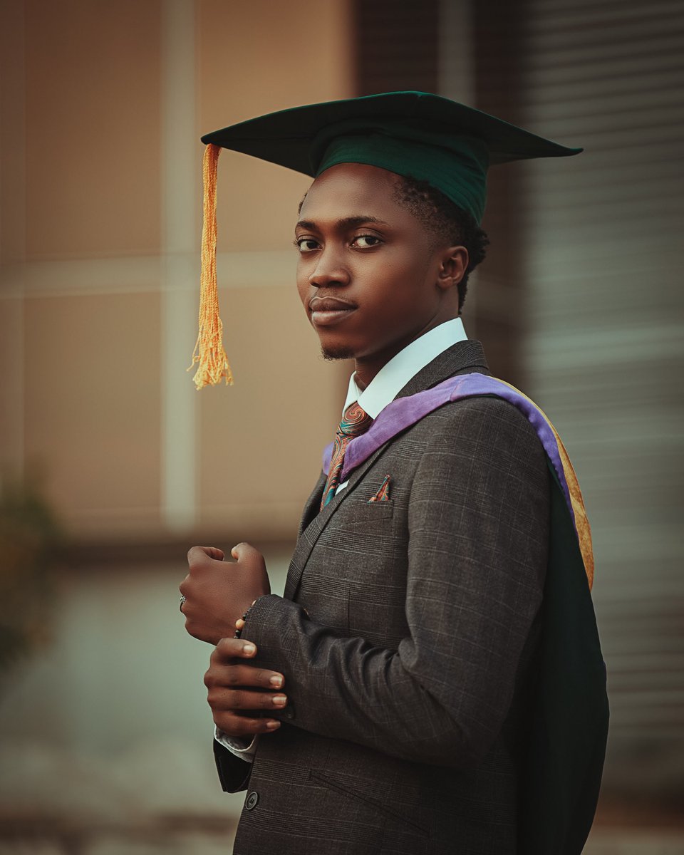Demmy_ayo's tweet photo. Finally! 🙌
Just wanted something different and the first slide came up 😌

#FunaabConvocation #FUNAAB32ndconvocation 
#funaab https://t.co/1E78UUj7Xe