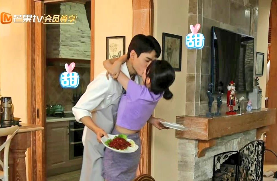 JeJeLoveJunjun's tweet photo. Waiting for special meal by my boyfriend who serve with a kiss 💋

🍄🤍🍄 love Junjun 💯 
#GongJun #กงจวิ้น #SimonGong #龚俊Simon #龚俊 #공준 #ゴンジュン #DreamGarden #LinShen https://t.co/leNc7cBHnW