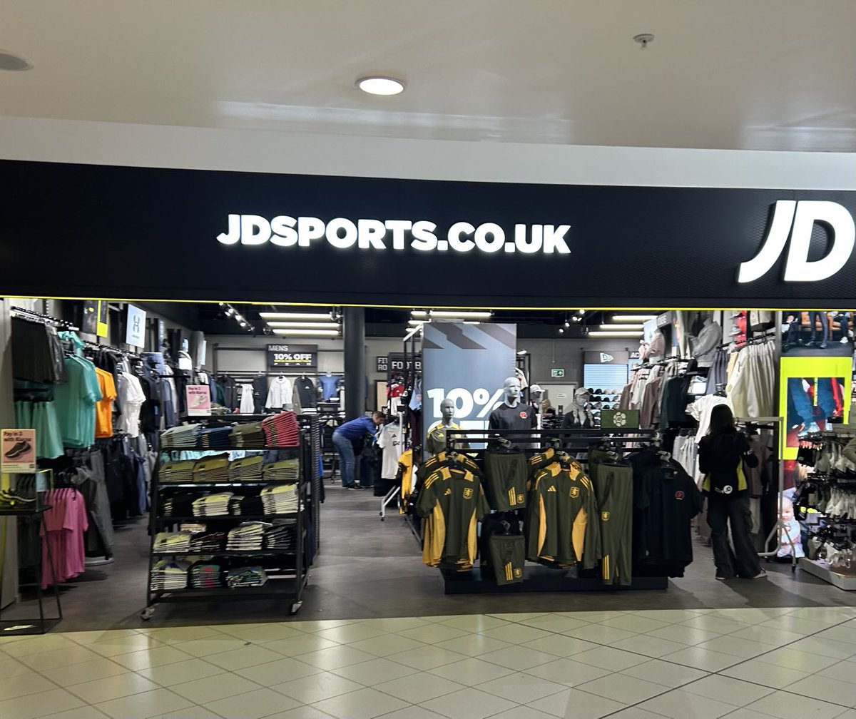 JerseyTipper's tweet photo. Ahead of Saturdays match, I’m making JDSports at Birmingham airport much more appealing ⁦@Wolves⁩ https://t.co/UXunIX74gQ