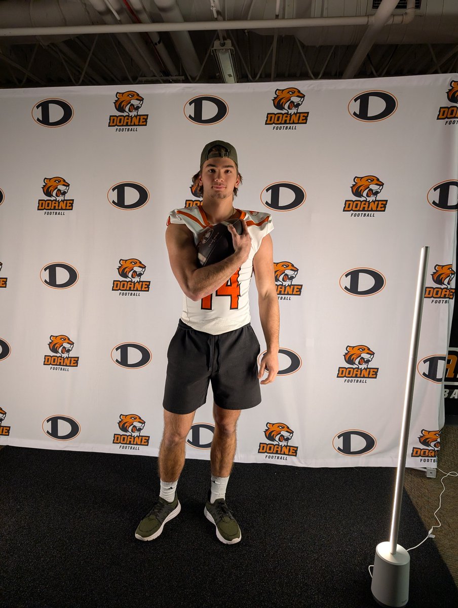 Grizz_Graham's tweet photo. Thanks to @jj5151 and @CoachKStewart2 for an awesome official visit to @DoaneFootball . I loved the campus and hospitality.  
@FootballFHC @Coach_DThomas @mbunton34 @rwileydotcom @jhuls88 @elitefootball @JPRockMO https://t.co/NrrwCJVqyf