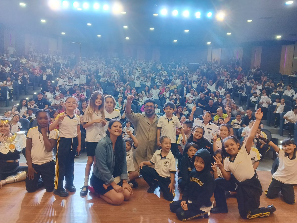 RobertoOdiseo's tweet photo. Iniciamos con todo la energía y sala llena este 2025 en el TEATRO LA ODISEA. 🥳🥳 https://t.co/oVWD2Qu6yz