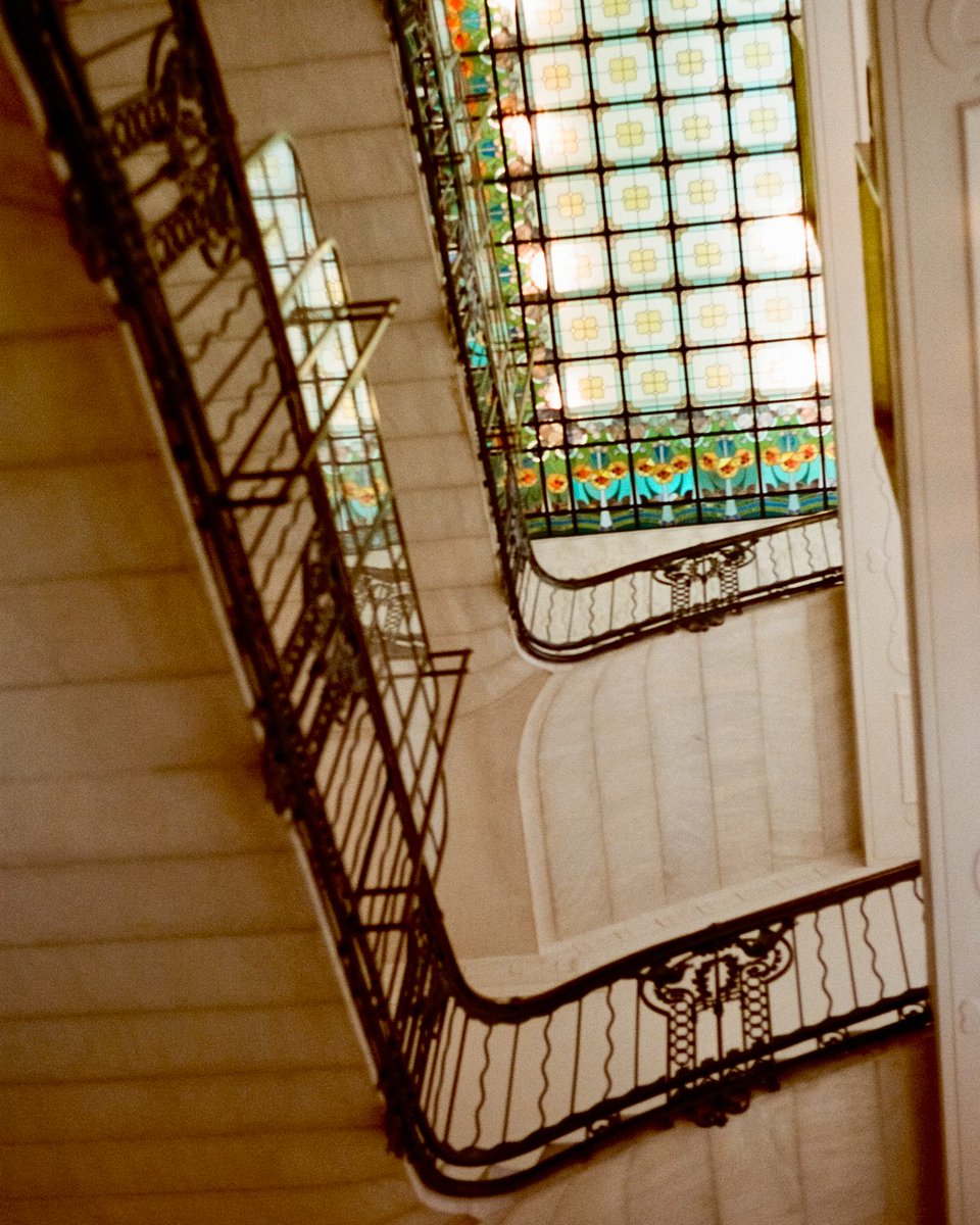 Start your day the slow way. Let the quiet beauty of our surroundings set the pace for your day, with peaceful moments to savor before the world picks up.
📸 x @ahmad.aldabagh #FSBudapest #GreshamPalace