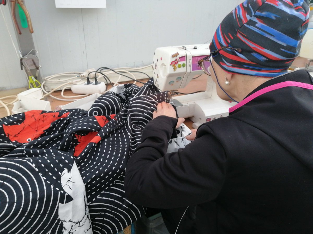 EMULSAGijon's tweet photo. Exito en el taller de #reutilización textil para la reducción de residuos, celebrado en el espacio #ReusApp del Punto Limpio de Roces gracias a @caravanacazabasura @riquirraque y #EMULSA
@gijon @cogersaasturias https://t.co/NByzEKQ0pv