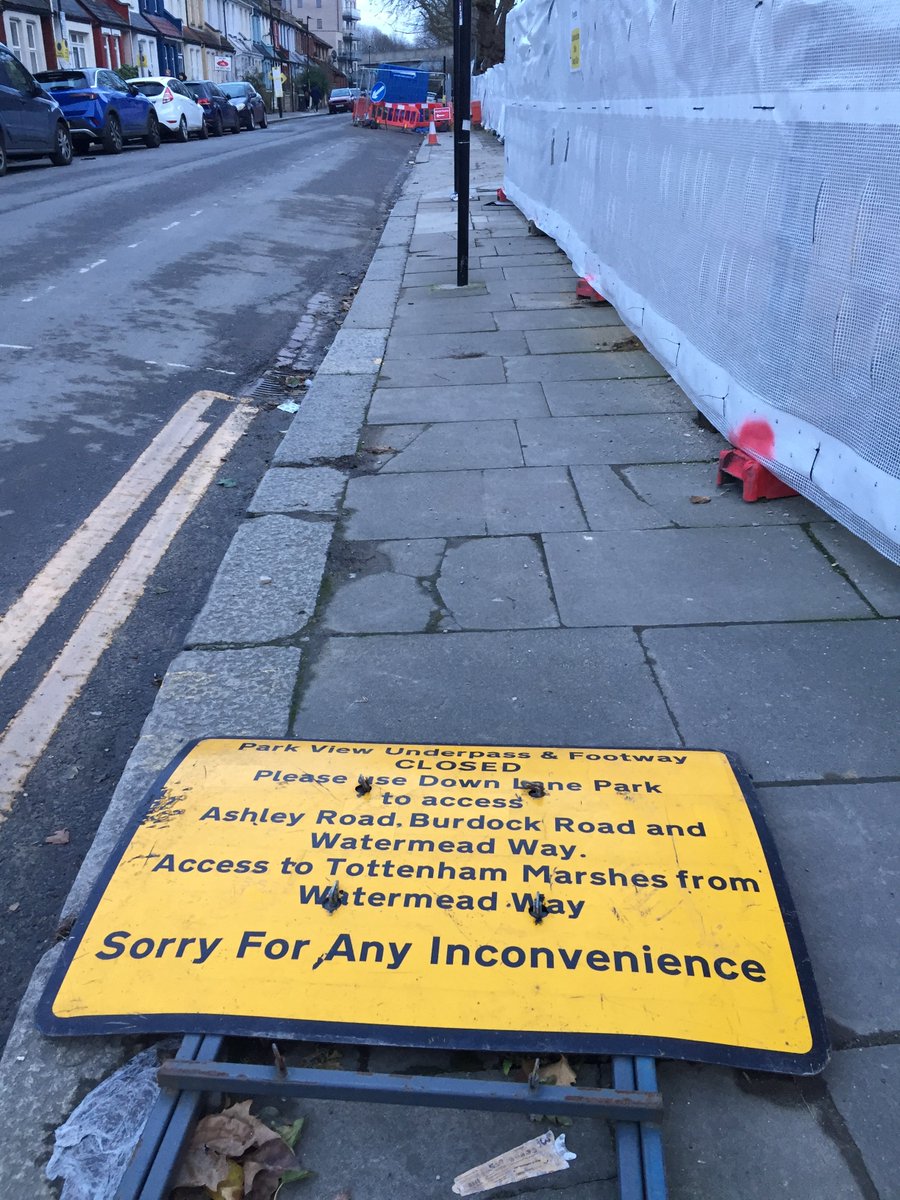 MartinBallN17's tweet photo. @perayahmet @mikehakata @ekarkell @CllrSeema @SarahWHaringey @HaleTottenham @D_Carlin1 @ZenaBrabazon @lmdasneves @DavidLammy @JoanneMcCartney @alexworre11 @VeoliaUKHelp @haringeycouncil @ajdao This Haringey Council Colour Way pathfinder sign is defo idlin and waitin on Park View Road N17 on 25th January 2025. #CouncilsCan #HaringeyDid https://t.co/ugj2lAgVi7