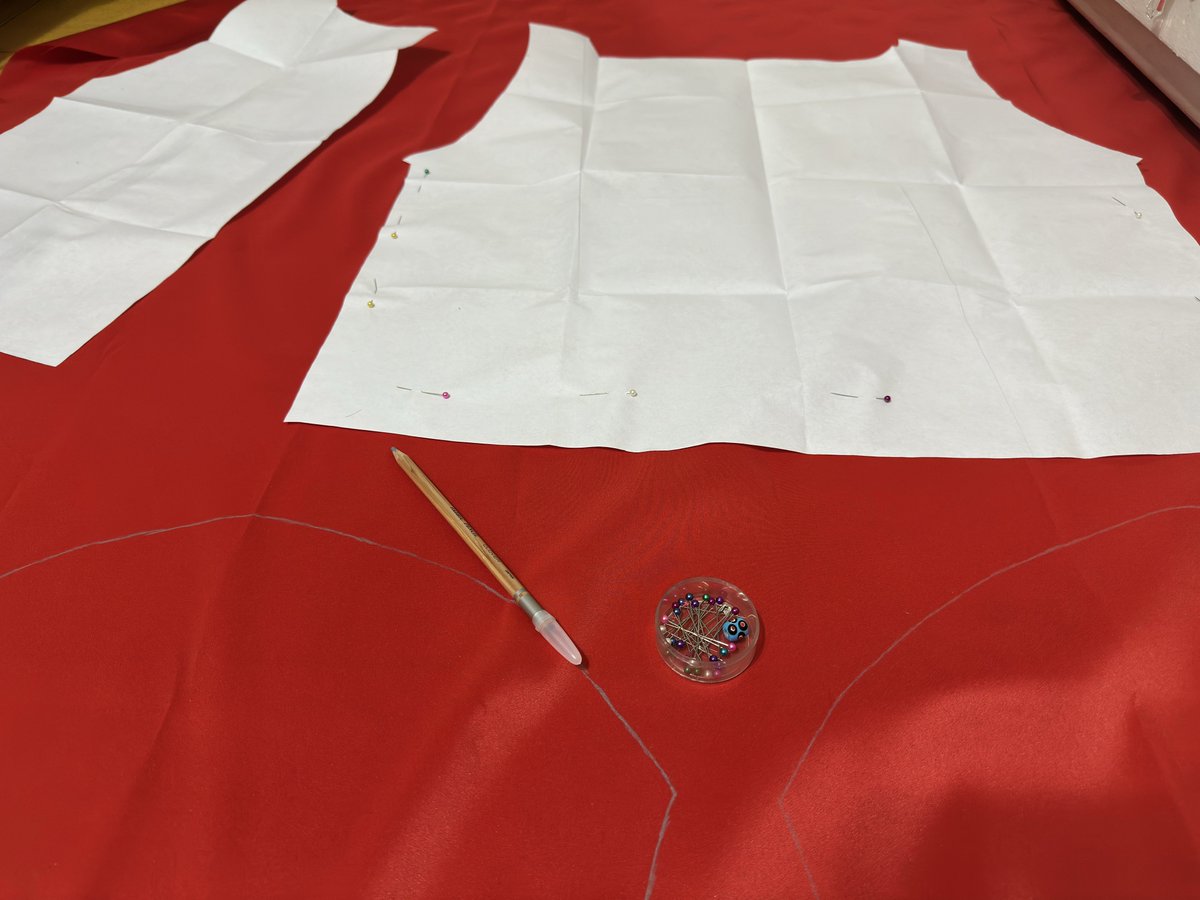 希望可以在明晚之前，連夜把新衣服趕完🥹

明日の夜までに新しい服を徹夜で仕上げることができればいいな⋯⋯🥹

I hope I can finish making the new clothes overnight by tomorrow night 🥹