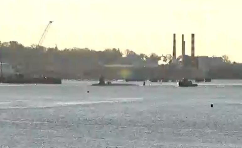 WarshipCam's tweet photo. USS Virginia (SSN 774) Virginia-class Block 1 attack submarine coming into Groton, Connecticut - January 27, 2025 #ussvirginia #ssn774

SRC: webcam https://t.co/UErwXBv0K5