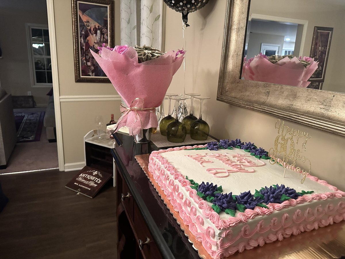 VeronicaHarrell's tweet photo. #Veronica’sMondayVibe: “Life is short. Time is fast. No replay, No rewind.” I had a wonderful time over the weekend celebrating the birthday of my beautiful friend @gailmitchell. #mondayvibes #birthdaygirl #goodfriendsgoodtimes #family #blessedlife 🦋🦋🦋 https://t.co/EaC86QgRN5
