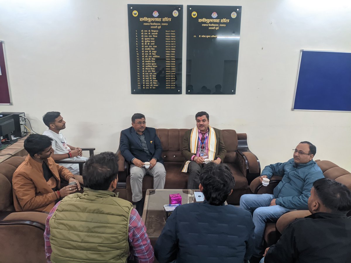 HabibullahHall's tweet photo. आज सायं हबीबुल्लाह छात्रावास में  प्रो. राम सागर मिश्र जी ,रसायन विज्ञान विभाग , जे.न.यू, दिल्ली  ने छात्रों से बातचीत करके अपना अनुभव साझा किया , छात्रावास के अभिरक्षक डा महेंद्र अग्निहोत्री और सभी छात्र मौजूद रहे । https://t.co/0gp3fgPFj7