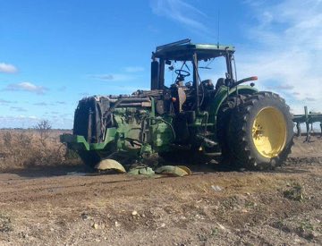 DIANA_INFO7's tweet photo. Explotan minas terrestres  colocadas por grupos criminales, dañando dos vehículos, uno de Conagua y un tractor.

La primera explotó en la  brecha del canal Rodhe en #RioBravo y la segunda en Congregación Garza en  #SanFernando.

#Tamaulipas https://t.co/k24cPOyuyc