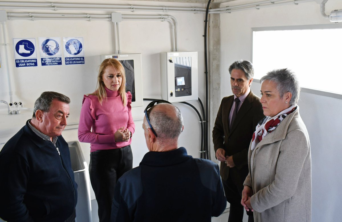 CanalesTaibilla's tweet photo. 📸 Juan Cascales, presidente de la MCT, @mariolaguevara (@DelegGobMurcia) y @TereGsan (@AytoCalasparra) han visitado esta mañana el nuevo depósito que mejora el abastecimiento a Calasparra.

Toda la info ➡️ https://t.co/kVq4prz1Gq https://t.co/2sblrRaINy