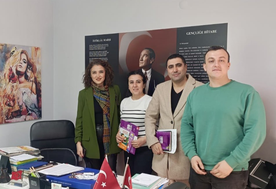 anilyesilchp's tweet photo. Küçükçekmece Atakent Mahallemizin Muhtarı Sn. @ozgerdgnn 'ı ziyaret ettik.

Misafirperverliği için muhtarımıza teşekkür ederiz. https://t.co/YZgNDHyhGo