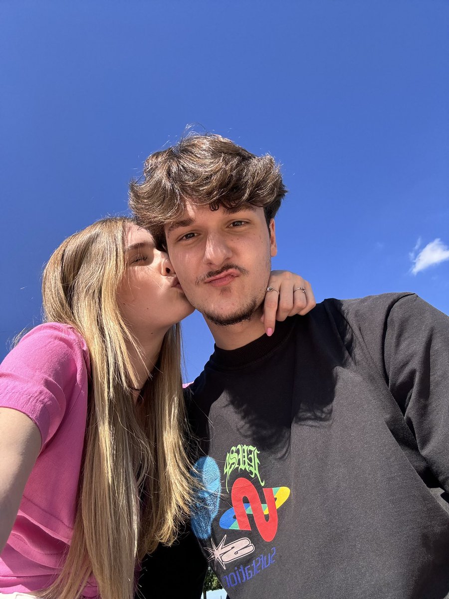 binardo_'s tweet photo. sempre desejei a sorte de um amor tranquilo, e agora posso dizer que sou sortuda demais.
@FrizXX_ https://t.co/ZLcN0iUNvI