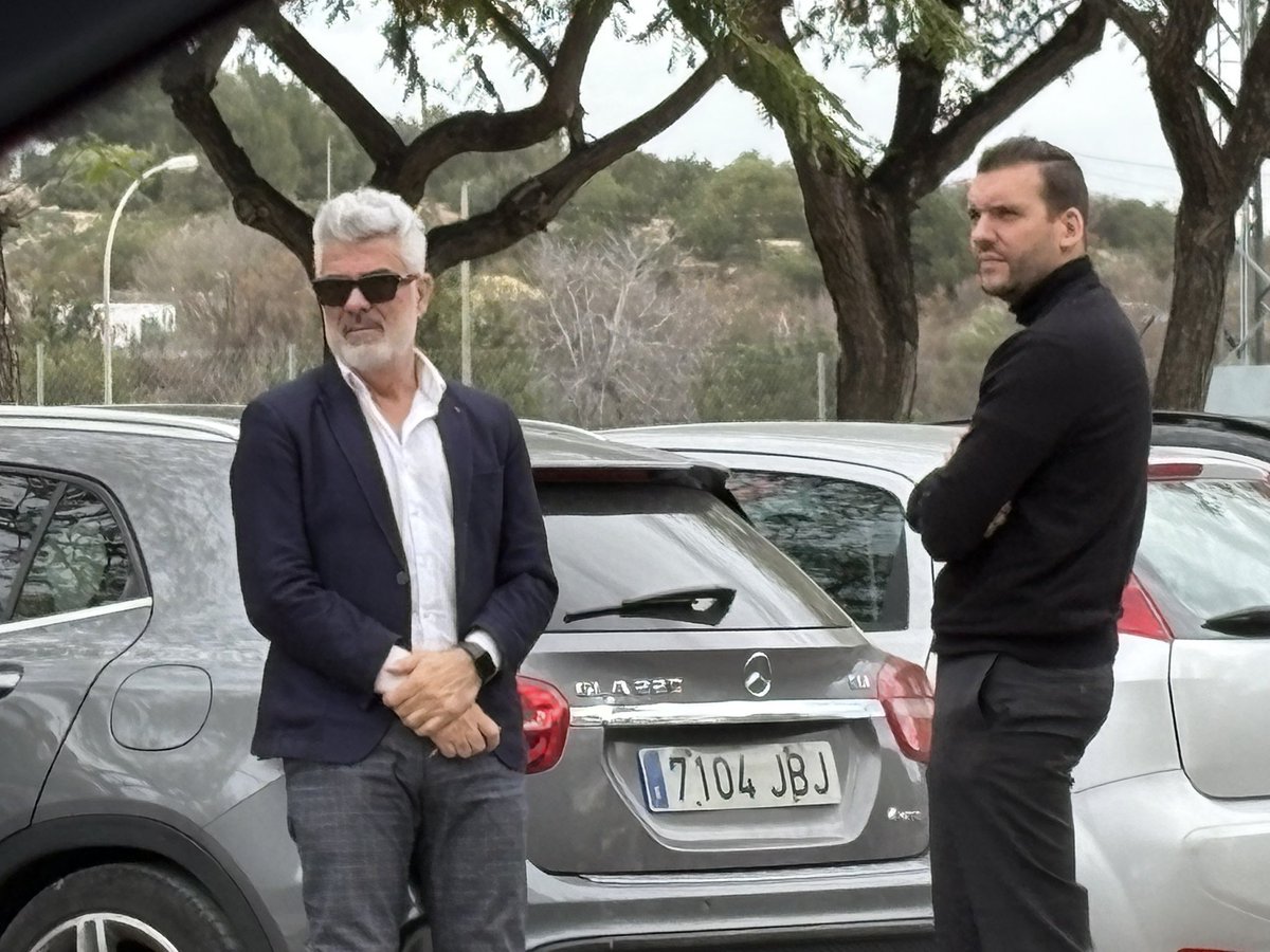 RMValencia's tweet photo. WARREN MADRIGAL

🎙️ Noticia @RadioMARCA 

🤝 En el caso de que el VCF decida en MAYO quedarse al jugador está estipulado que firme CUATRO años fijos 

✈️ Sus AGENTES han estado hoy en la CD para reunirse y estar con el jugador 

💴 opción de compra + porcentaje futuro traspaso https://t.co/8nXtjZ1DVr