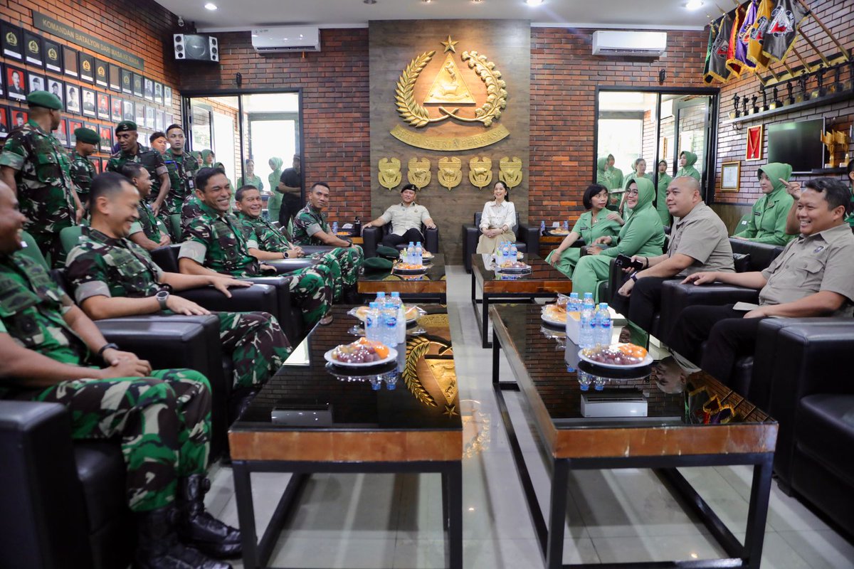 DemokratPesBar's tweet photo. Tangerang, Sabtu (25/01/2025). Menko Infrawil, Agus Harimurti Yudhoyono (Menko AHY), menegaskan pentingnya kerja keras dalam mewujudkan cita-cita Indonesia yang lebih sejahtera di masa mendatang, dengan fokus pada pembangunan infrastruktur dan sumber daya manusia (SDM). https://t.co/ZgZyi0EeRx