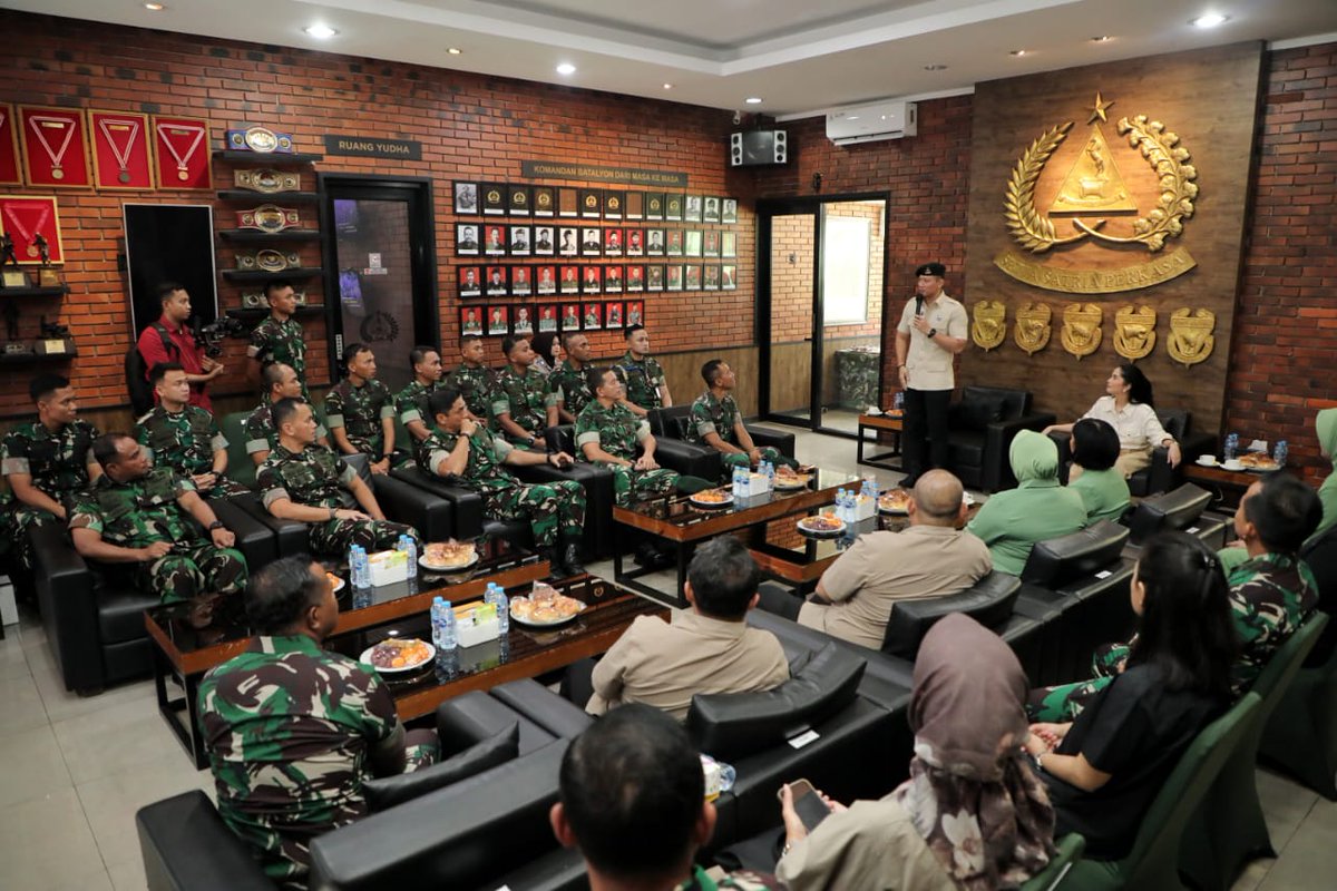 DemokratPesBar's tweet photo. Tangerang, Sabtu (25/01/2025). Menko Infrawil, Agus Harimurti Yudhoyono (Menko AHY), menegaskan pentingnya kerja keras dalam mewujudkan cita-cita Indonesia yang lebih sejahtera di masa mendatang, dengan fokus pada pembangunan infrastruktur dan sumber daya manusia (SDM). https://t.co/ZgZyi0EeRx