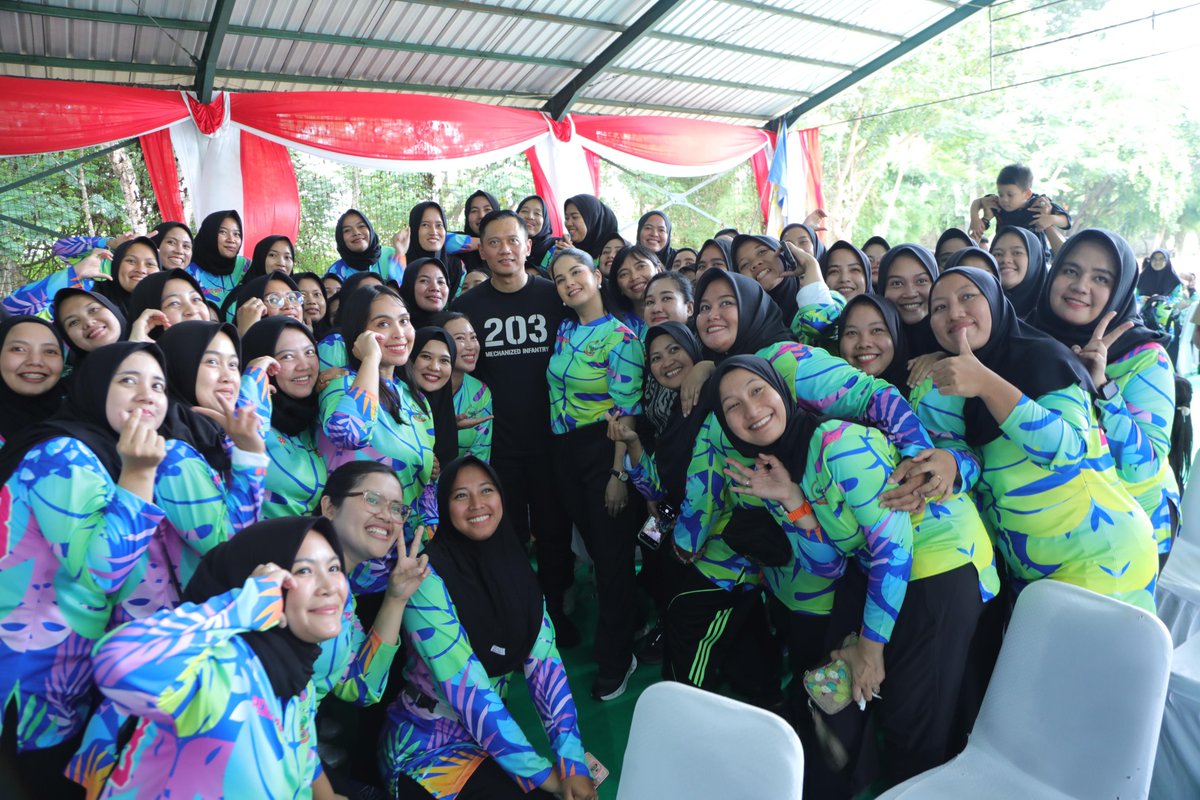 DemokratPesBar's tweet photo. Tangerang, Sabtu (25/01/2025). Menko Infrawil, Agus Harimurti Yudhoyono (Menko AHY), menegaskan pentingnya kerja keras dalam mewujudkan cita-cita Indonesia yang lebih sejahtera di masa mendatang, dengan fokus pada pembangunan infrastruktur dan sumber daya manusia (SDM). https://t.co/ZgZyi0EeRx
