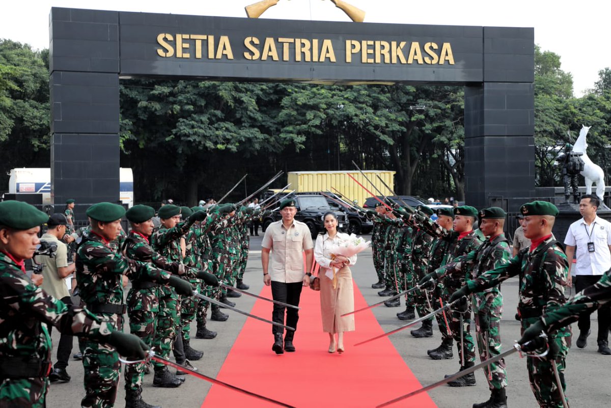 DemokratPesBar's tweet photo. Tangerang, Sabtu (25/01/2025). Menko Infrawil, Agus Harimurti Yudhoyono (Menko AHY), menegaskan pentingnya kerja keras dalam mewujudkan cita-cita Indonesia yang lebih sejahtera di masa mendatang, dengan fokus pada pembangunan infrastruktur dan sumber daya manusia (SDM). https://t.co/ZgZyi0EeRx
