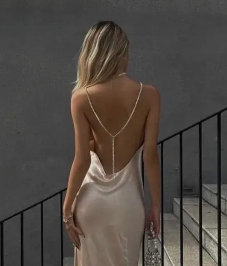 dieleval's tweet image. Decote nas costas😮‍💨 &amp;gt;&amp;gt; decote na frente