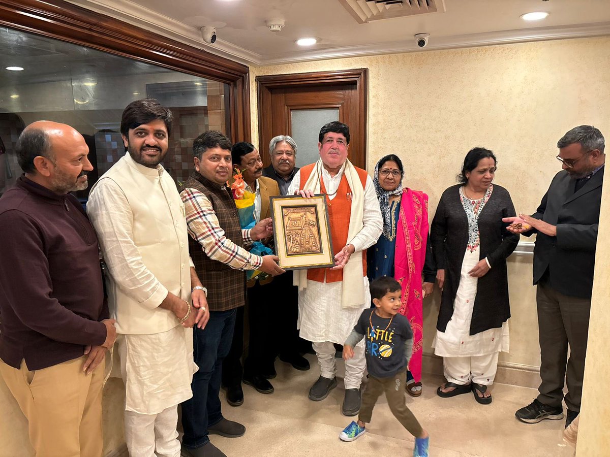 ncuicoop's tweet photo. Shri Pradeep Vishnoi, Chairman, Crimson World School, Prof. G P Singh, Director NDDB (MRIDA) and Sumit Singh, Advisor (Strategy & Cooperation), NCUI and Animesh Vishnoi, a young entrepreneur welcomed Shri Dileep Sanghani, President, NCUI during his visit to Varanasi. 
During the meeting, Pradeep Ji discussed the objectives and vision of the proposed Koral Multi-State Cooperative Society which is in the process of registration with technical support of CEDC, NCUI. Prof. G P Singh explained the new feed supplement developed in BHU which can revolutionise dairy business. The product is completely natural and its efficiency has been validated by NDDB after conducting all lab tests. President Sir appreciated the initiative and also explained the successful projects implemented by AMR Dairy and initiatives of Centre for Agriculture and Rural Development for promoting rural livelihoods through innovative solutions.