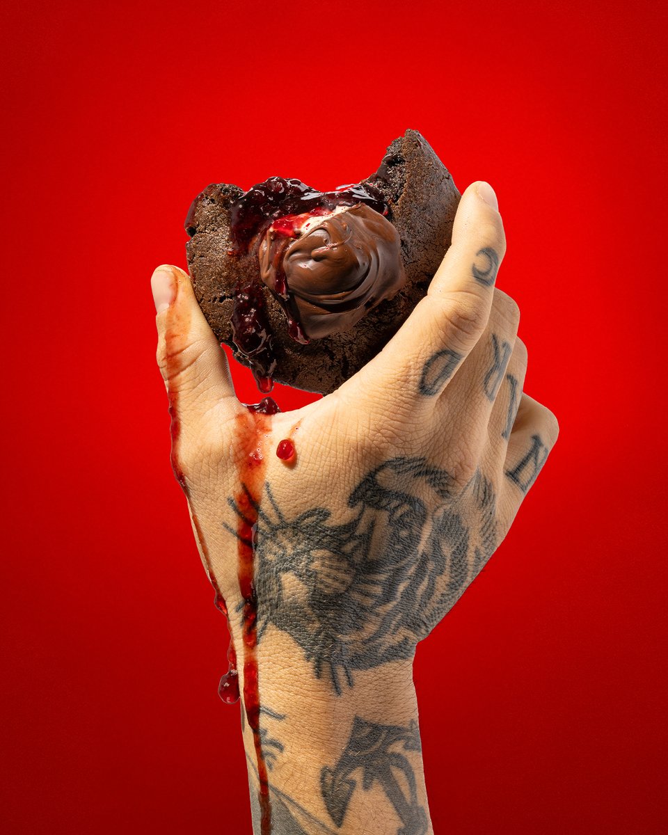 LOVE AT FIRST BITE.

Our reimagined Valentine Collection is here. Featuring a dozen lust-worthy flavors: 3 new, 3 limited, 6 classics. This isn't an unboxing — it's foreplay.

lastcrumb.com/products/valen…
