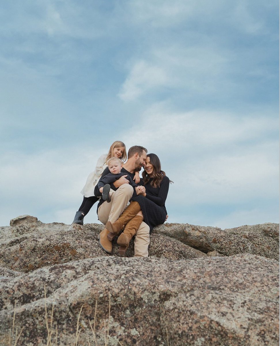 thewhitewren's tweet image. Love, laughter, and family in the heart of nature 🌳💫 

Photography: @hannahcmann

#Repost #Family #FamilyBlog #WeddingBlog #FamilyPhoto #FamilyPortrait #FamilyPhotographer #FamilyPhotoshoot #FamilyBond #NatureMagic #WeddingDayMemories #CherishedMoments