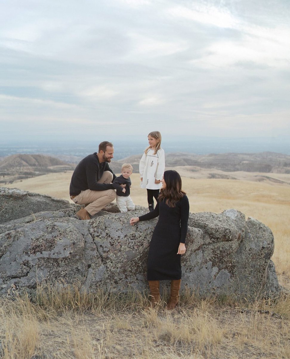 thewhitewren's tweet image. Love, laughter, and family in the heart of nature 🌳💫 

Photography: @hannahcmann

#Repost #Family #FamilyBlog #WeddingBlog #FamilyPhoto #FamilyPortrait #FamilyPhotographer #FamilyPhotoshoot #FamilyBond #NatureMagic #WeddingDayMemories #CherishedMoments