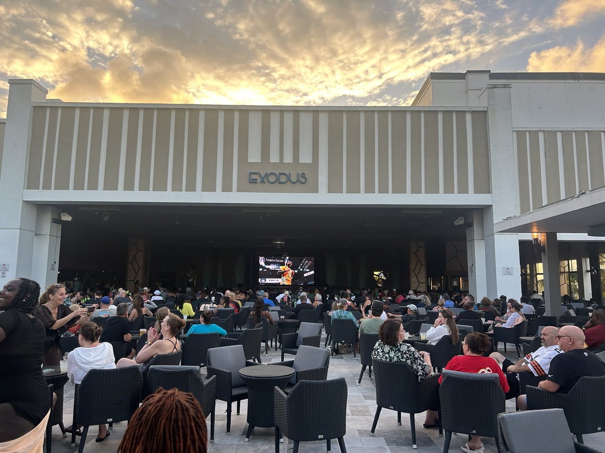 ReggaeBass4me's tweet image. Traveling at a Jamaican resort.. about 350 Birds and Commanders fans! We represented well and way more than Buffalo /KC combined 🦅