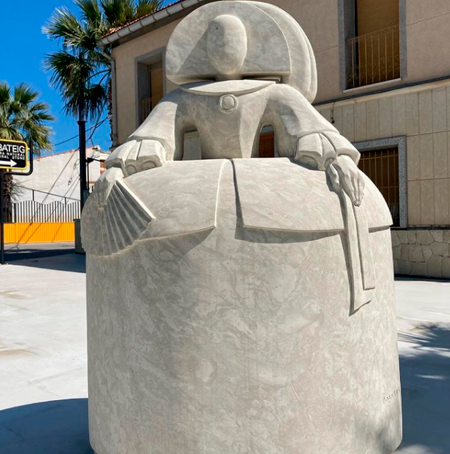 #Design | Sculpture of Menina in Bateig Stone made by Spanish sculptor Antonio Soler. Another example that any project is posible with Bateig natural stone 👍 s.mtrbio.com/yzyjeqbzra

[#Sculpture | #Stone | #Projects | #BateigStone | #Menina | #Decoration]