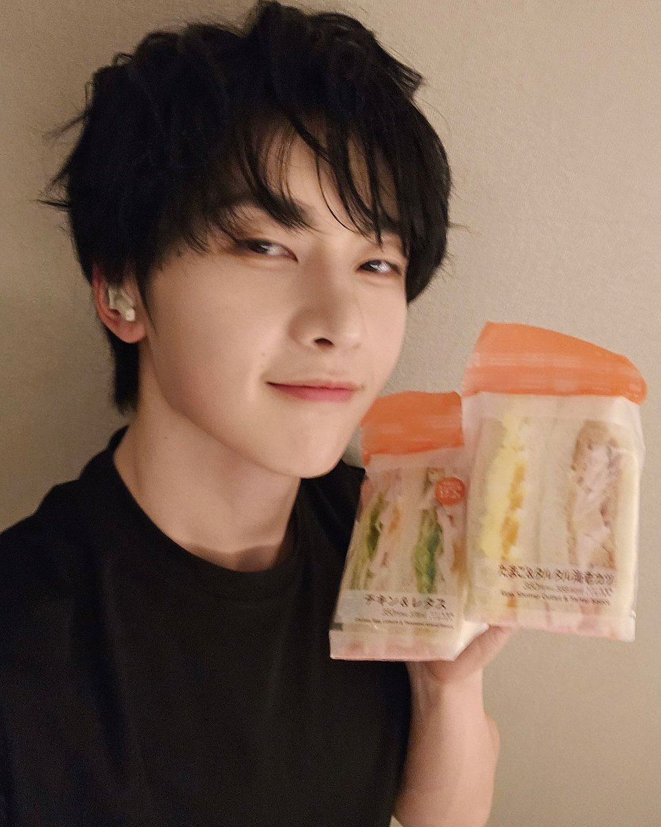 250127 제로베이스원 인스타그램 #석매튜 

Getting my daily 🥪

#hadtoflexonyall
#neverthoughtI'dpostaboutsandwiches