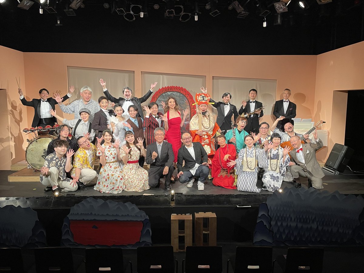 「エノケンMIX」1部2部3部に出演の皆さん、主催の保利さん、和田さん、山口さん、大集合写真！📸🎉なんか楽しい気持ちになる写真です🥰
番外編も始まる前に撮れば良かった〜💦