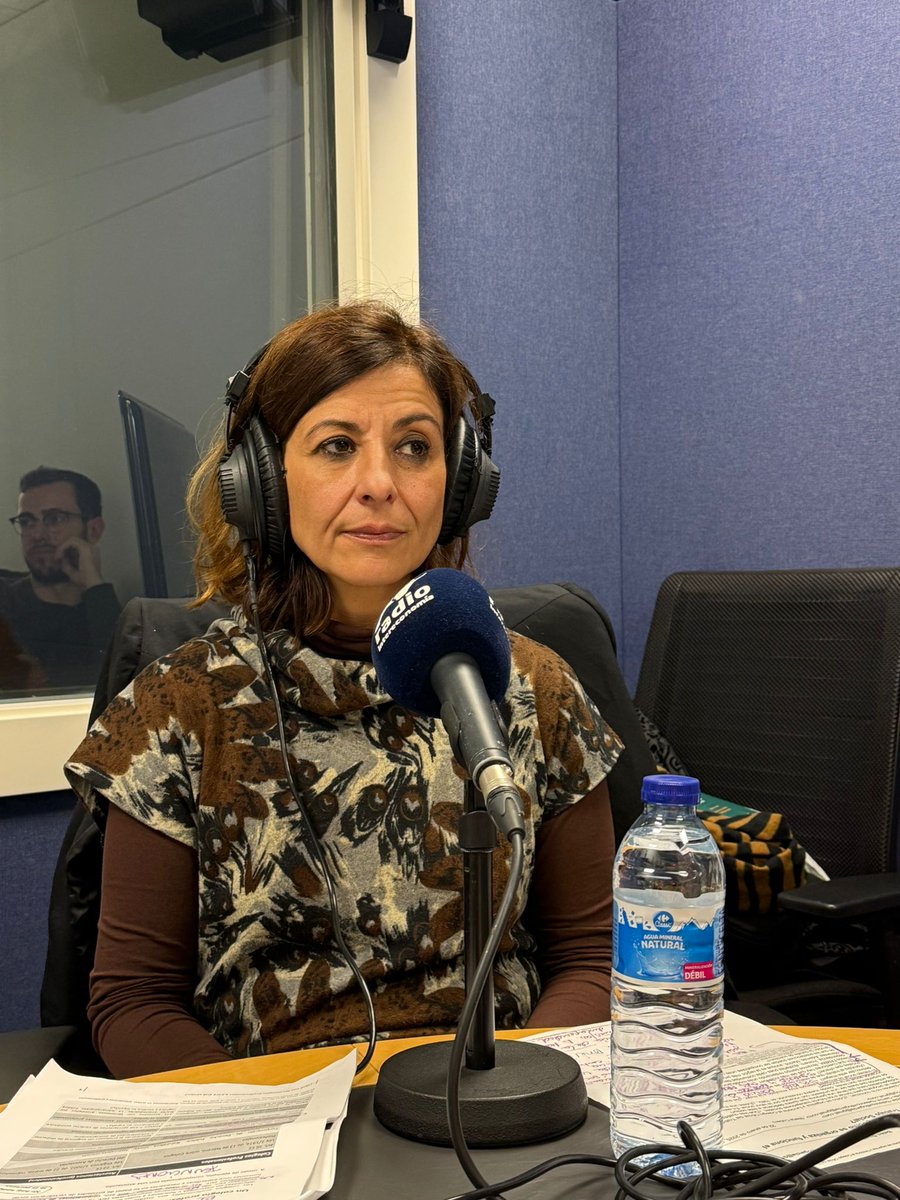 ColegioTSMadrid's tweet photo. En el #COTSMadrid sabemos la importancia que tiene nuestra disciplina, por lo que queremos compartir nuestra visión y trabajo en los medios. @BelenNovillo19 y  @MartaCubero72 en la radio con @radio_el_candil y también en el programa 'Sin palos en las ruedas' de @FAMMA_Co_Madrid https://t.co/rtVcmBYvwZ