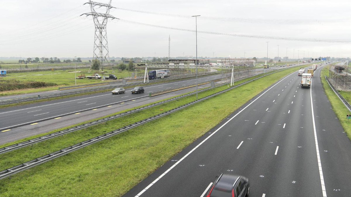 Geen verkabeling, maar wethouder kan dossier hoogspanningsleiding door Oegstgeest toch niet sluiten ⬇️ leidschdagblad.nl/regio/leiden/g…