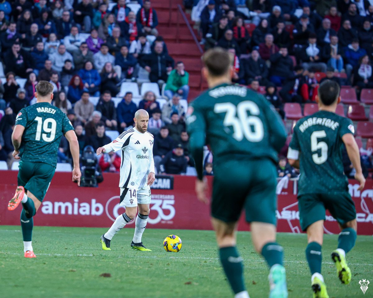 jongar91's tweet image. Victoria en casa con nuestra gente, sois muy importantes afición!!
Partidazo de todos. Sigamos en este camino, seguir trabajando y a por el siguiente.
Aúpa Alba!! 🫡🦇🤍