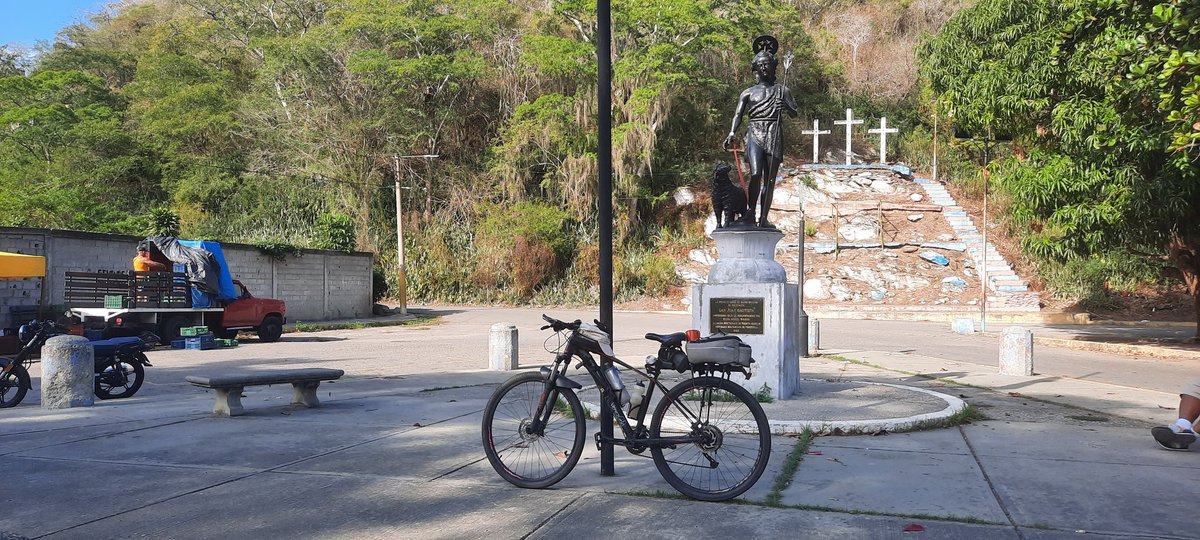 ktqmene's tweet photo. Al llegar a #Borburata visitamos sus hermosas plazas, San Juan Bautista, el Cristo Crucificado en Homenaje a sus cuatrocientos años de fundada, la Plaza Bolívar y el Santuario del Santo Cristo de la Salud #Borburata #PuertoCabello #Carabobo #Venezuela #AventurasenBicicleta https://t.co/8lkETlfjij