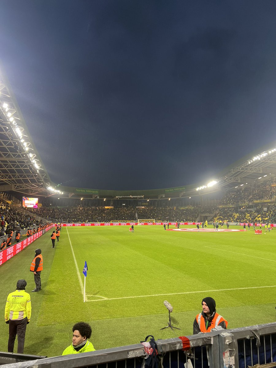R_Mtrd_'s tweet photo. 📍NAONED 
La pluie
Un gros parcage 
Un match nul https://t.co/fh2BGyzxLY