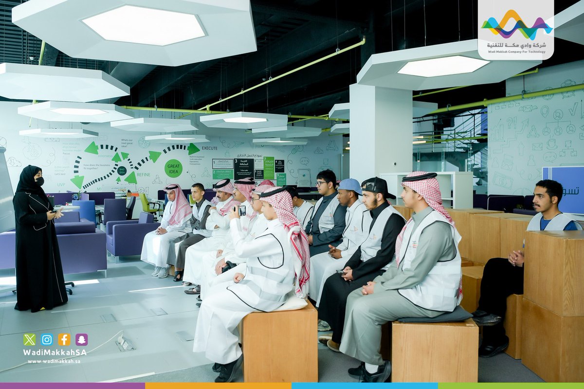 WadiMakkahSA's tweet photo. استضافت شركة #وادي_مكة للتقنية وفد طلبة تعليم منطقة عسير ضمن برنامج الرحلات الميدانية الثقافية، بهدف تعريف الطلبة بالبرامج النوعية والمبادرات التقنية التي تسهم في دعم وتطوير قطاع التعليم، وتعزيز وعيهم بفرص الابتكار وريادة الأعمال في المجالات التعليمية. https://t.co/PyX5qq6akk