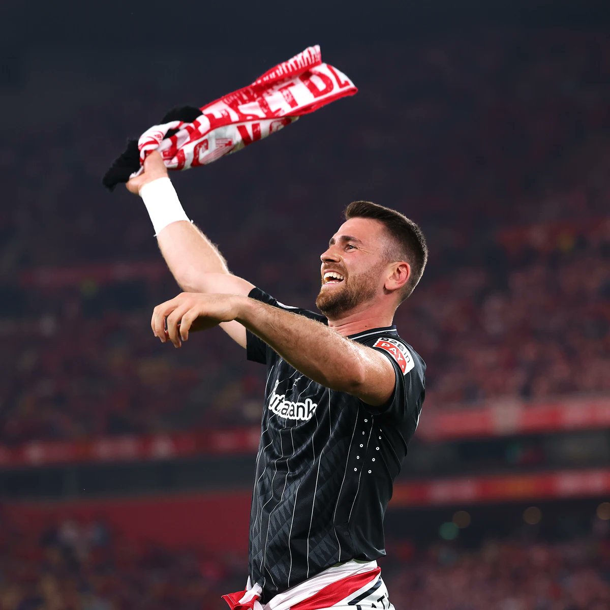 Este jueves todos y todas a animar a nuestro #AthleticClub. Esta en nuestras manos hacer un gran ambiente en San Mamés. ⚽️

Apoyo total a nuestro capitán Unai Simón ❤️ 

#ALLIRON