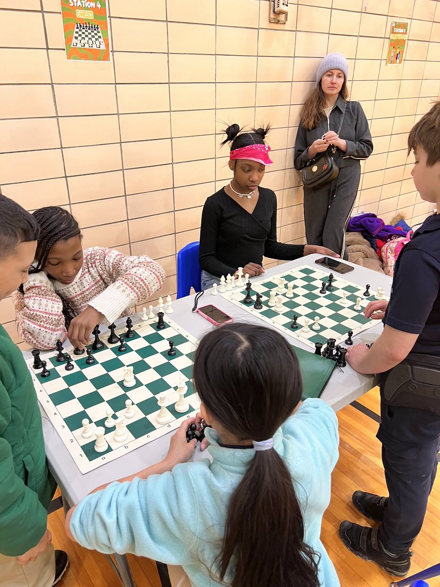 Had the best time at PS 145’s Family Night with our 5th graders, their families, and everyone who made it special! So many laughs and unforgettable moments to cherish. ✨🎉 
#ps145 #FamilyFun #familynight #fun