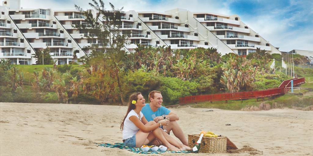 flexiclub's tweet image. 🌴✨Escape to paradise at La Côte d’Azur with #FirstExchange! 🌊🏖️Enjoy beachfront luxury, stunning ocean views, and self-catering apartments perfect for romantic getaways💕or family vacations 👨‍👩‍👧‍👦 Book now for unforgettable memories!🌟 bit.ly/2stNcYg #LaCoteDAzur