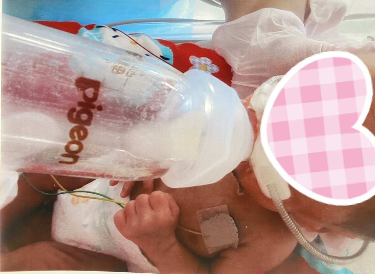 四男のこれまでの写真を見て成長に思わず泣きそうになった…

865gで生まれたボクは
今、1400g…

この1ヶ月でなんてしっかりしたんだろう。

まだちっちゃいけど、おっきくなったなぁ…
日々の成長が嬉しくて幸せ。
頑張ってくれてありがとう。