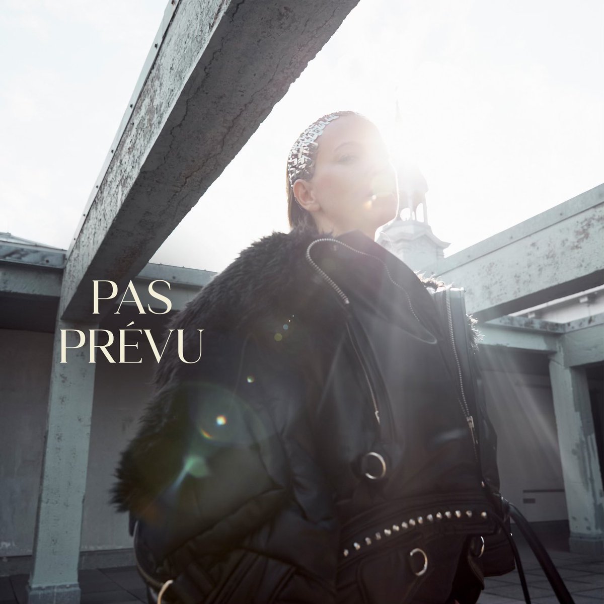 PAS PRÉVU // Nouvel extrait radio
Trouver l’amour là où on l’attend le moins ❤️
Vous pouvez demander la chanson à vos stations et l’écouter partout.
 
Je rêvais en dose
Par trop de peine
Moins de rose
Que mes problèmes
L’amour n’est que là
Où l’on ne l’attend pas
 
#MM7