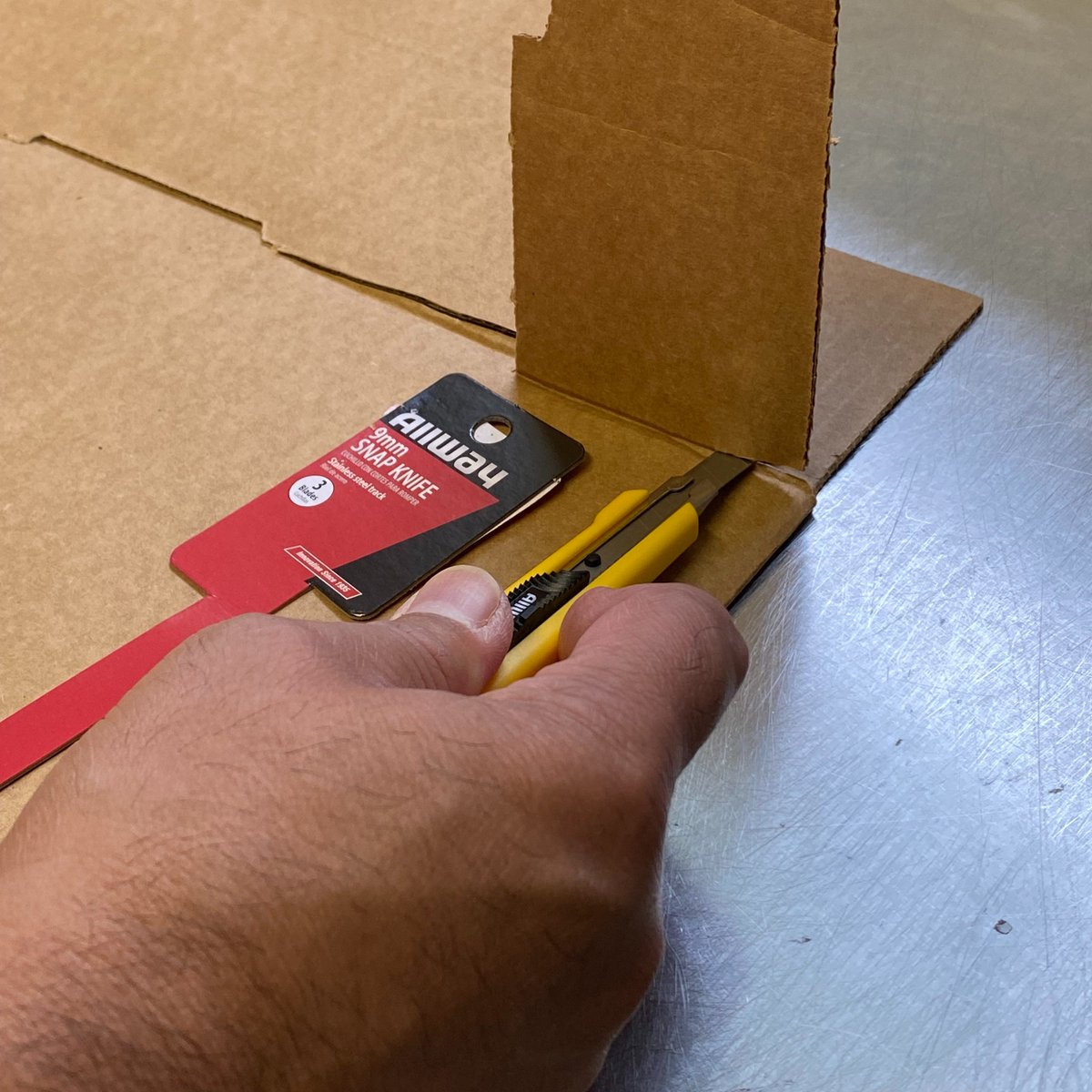 AllwayToolsInc's tweet photo. Cuts smoothly and precisely, and when the blade gets dull, simply snap it off for a fresh, sharp edge! https://t.co/WhNXlhbBy5