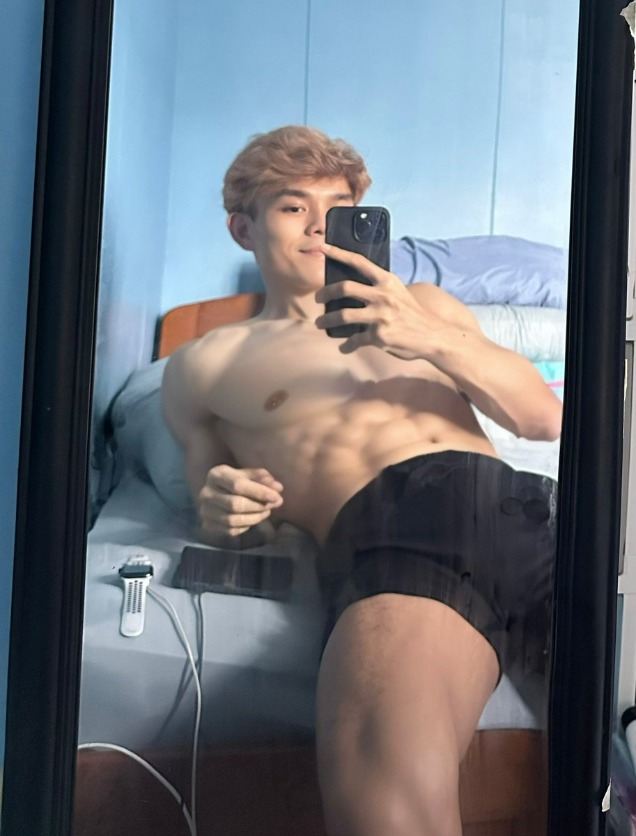 nitchtwitch's tweet photo. kiss me hard before you go 💋 https://t.co/fNtayJKiYD