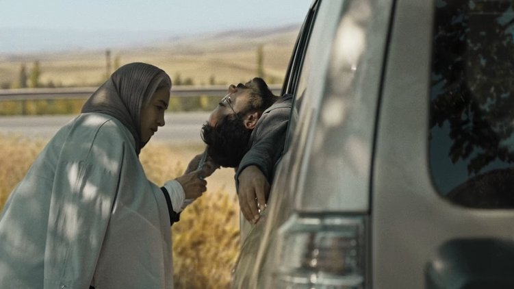 Découvrez HIT THE ROAD (2021), le sensationnel premier film de Panah Panahi, un road movie qui traverse les paysages pittoresques du nord de l’Iran.

Disponible dès maintenant sur MUBI