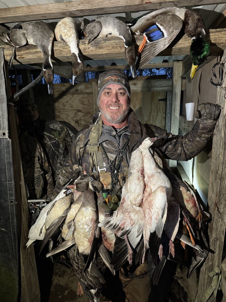 davidladd92's tweet photo. Awesome Duck season in Arkansas!  

#ducks
#arkansasduck 
#duckseason https://t.co/GqWjuUVmGk