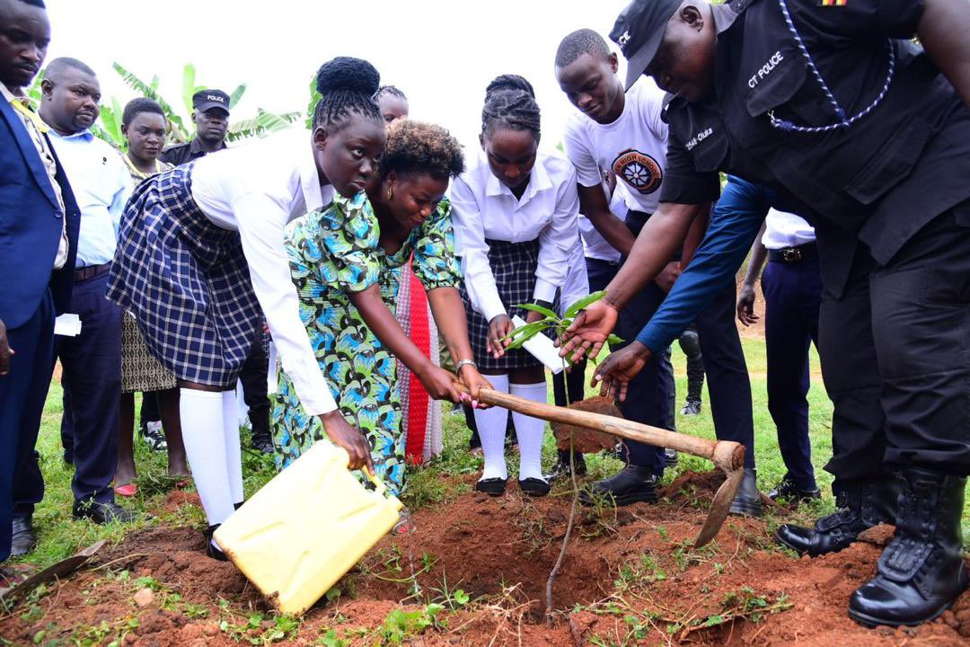 GoldenHighSch's tweet photo. Congratulations to all the Primary school students in Uganda that excelled in the UNEB Exams 🎊. 

Consider joining Golden High School Nsaggu for standard education, at the most affordable fees in the country.

Admissions in progress 📍

#AdmissionsOpen #UNEB #SchoolsinUganda https://t.co/LdS7MAZ3u4