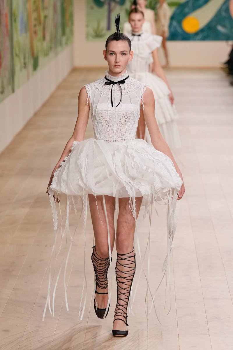 pinkmochhi's tweet photo. Dior ss25 haute couture. I’m actually obsessed?! https://t.co/AlpNPzpbwV