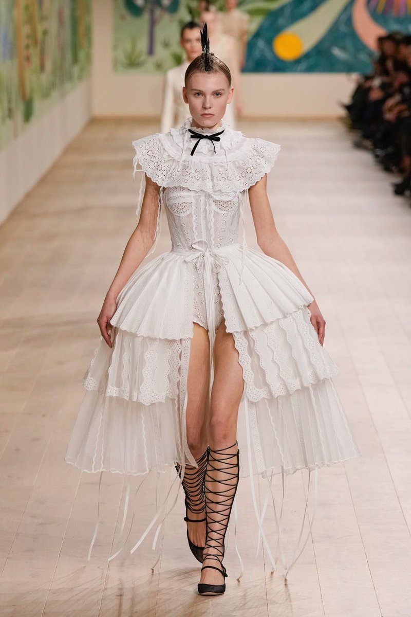 pinkmochhi's tweet photo. Dior ss25 haute couture. I’m actually obsessed?! https://t.co/AlpNPzpbwV