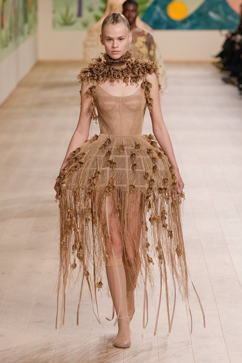 pinkmochhi's tweet photo. Dior ss25 haute couture. I’m actually obsessed?! https://t.co/AlpNPzpbwV