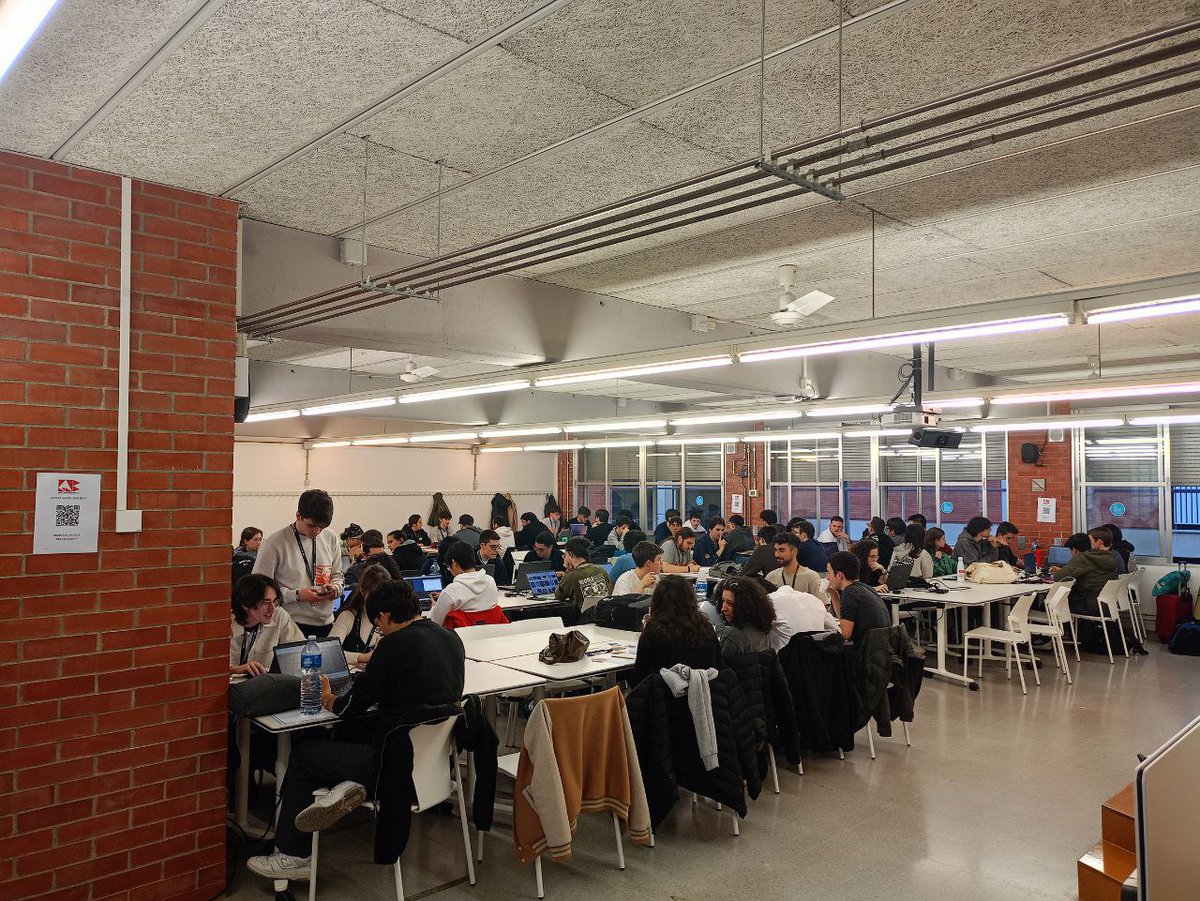 gamejambcn's tweet photo. Esperem veure-us de nou l’any vinent amb noves idees i projectes increïbles.
Moltes gràcies a tots i a totes!

📸 Podeu trobar les fotos al nostre Drive: https://t.co/YdBo9X4z81

🎮 Els jocs estan disponibles aquí: https://t.co/MmmW9rCGRZ https://t.co/tyXeIA00mM